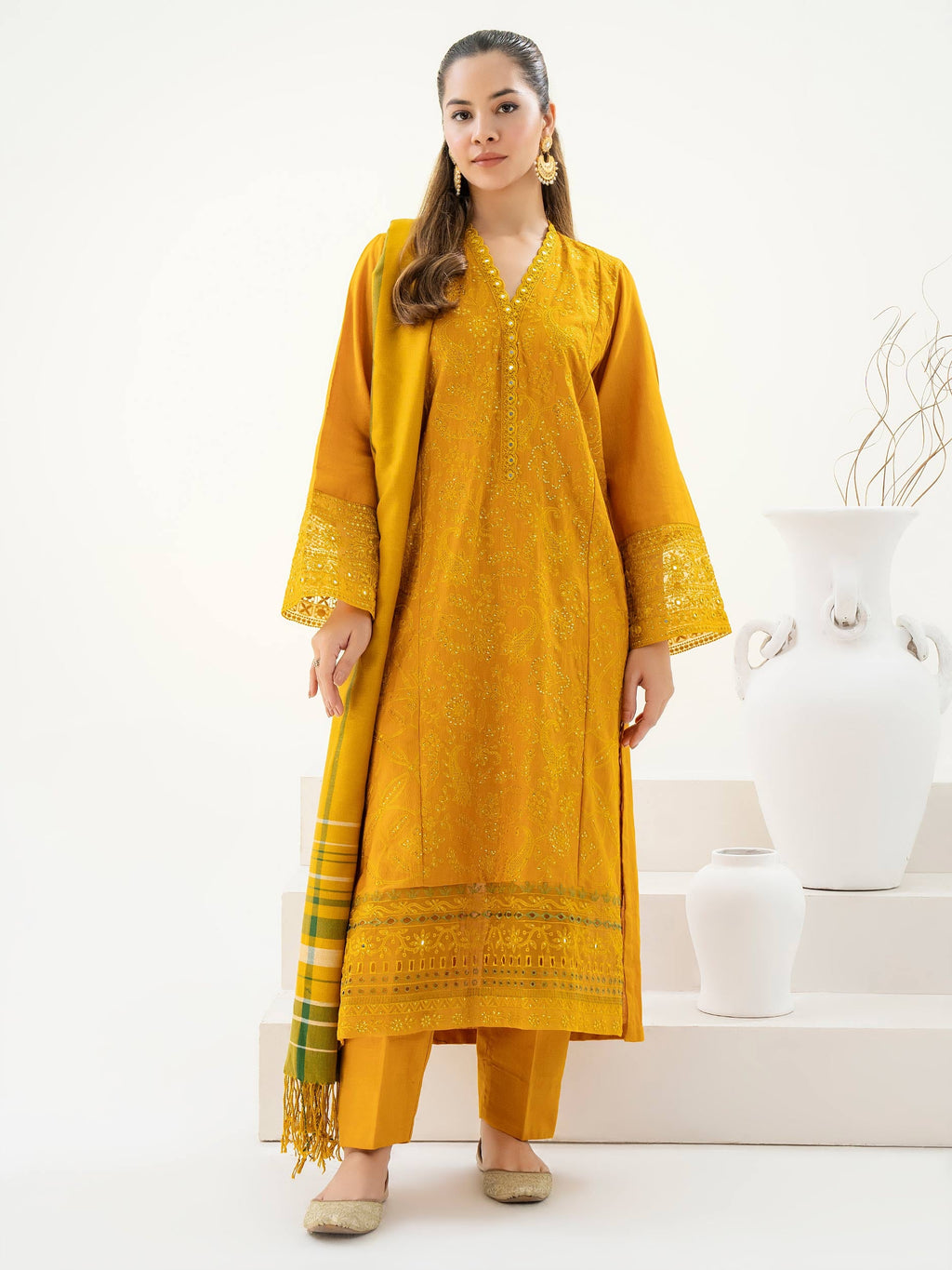 3 Piece Khaddar Suit-Embroidered (Pret)