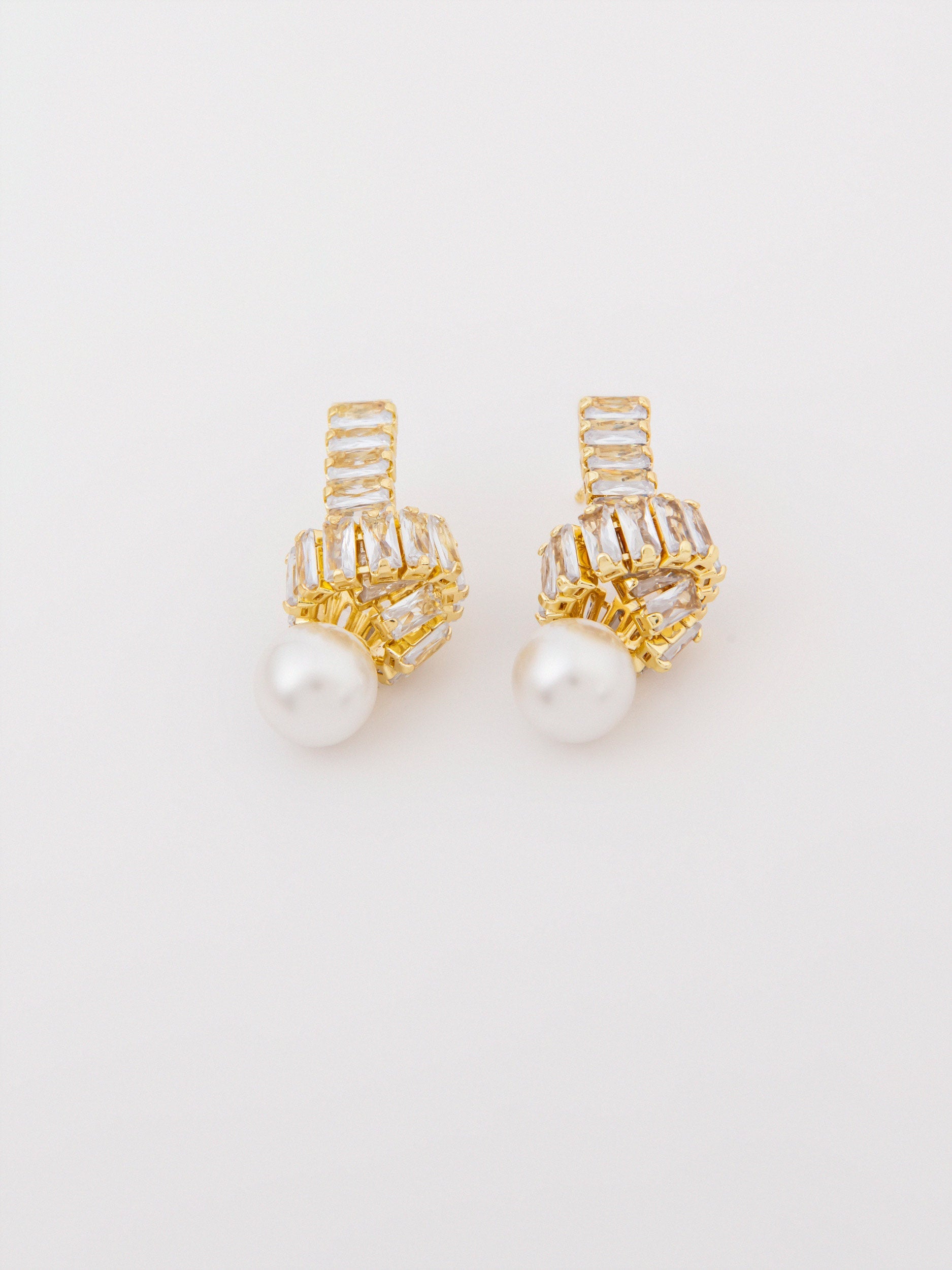 Knote Pearl Earrings