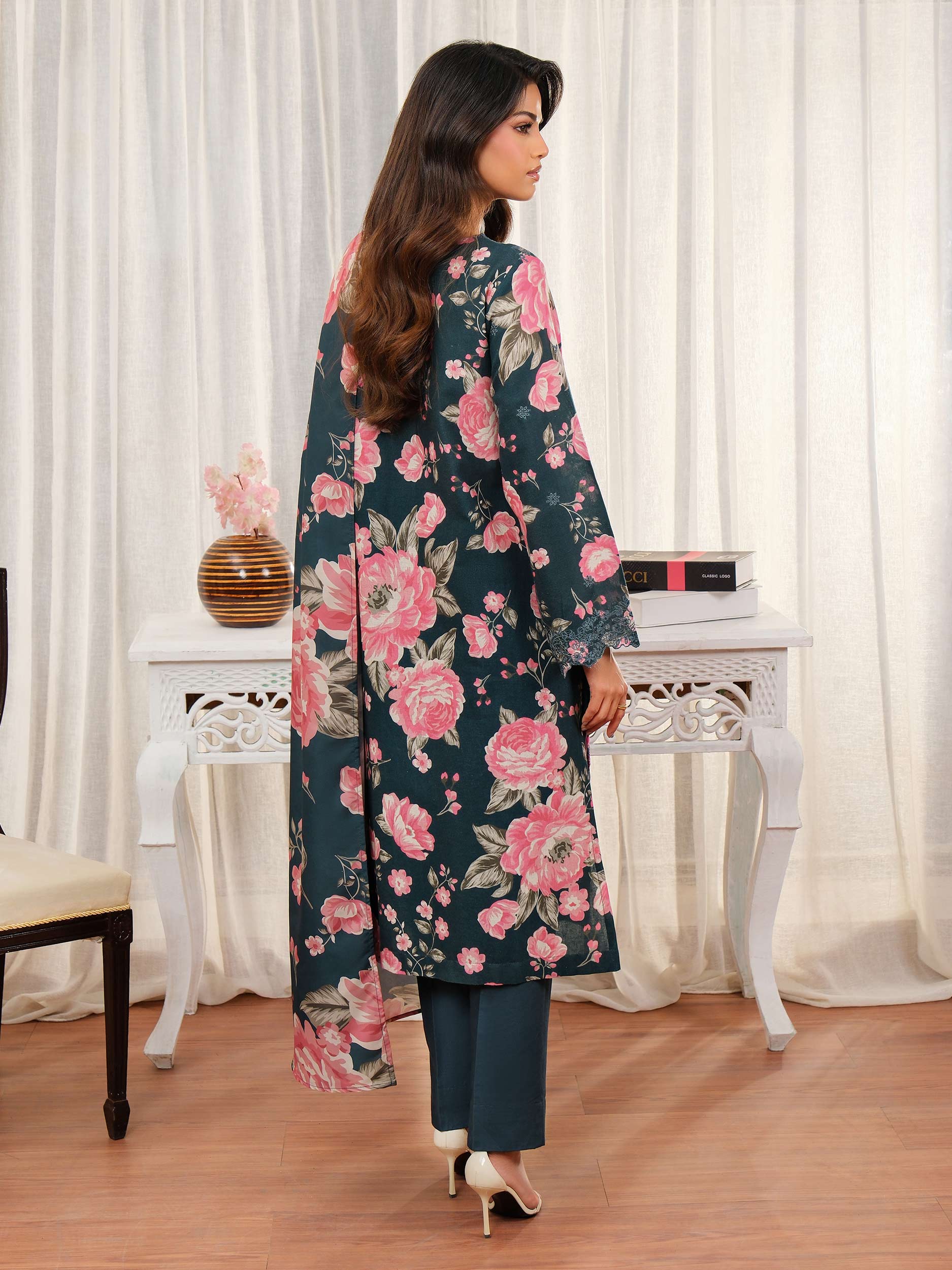 3 Piece Khaddar Suit-Embroidered (Unstitched)