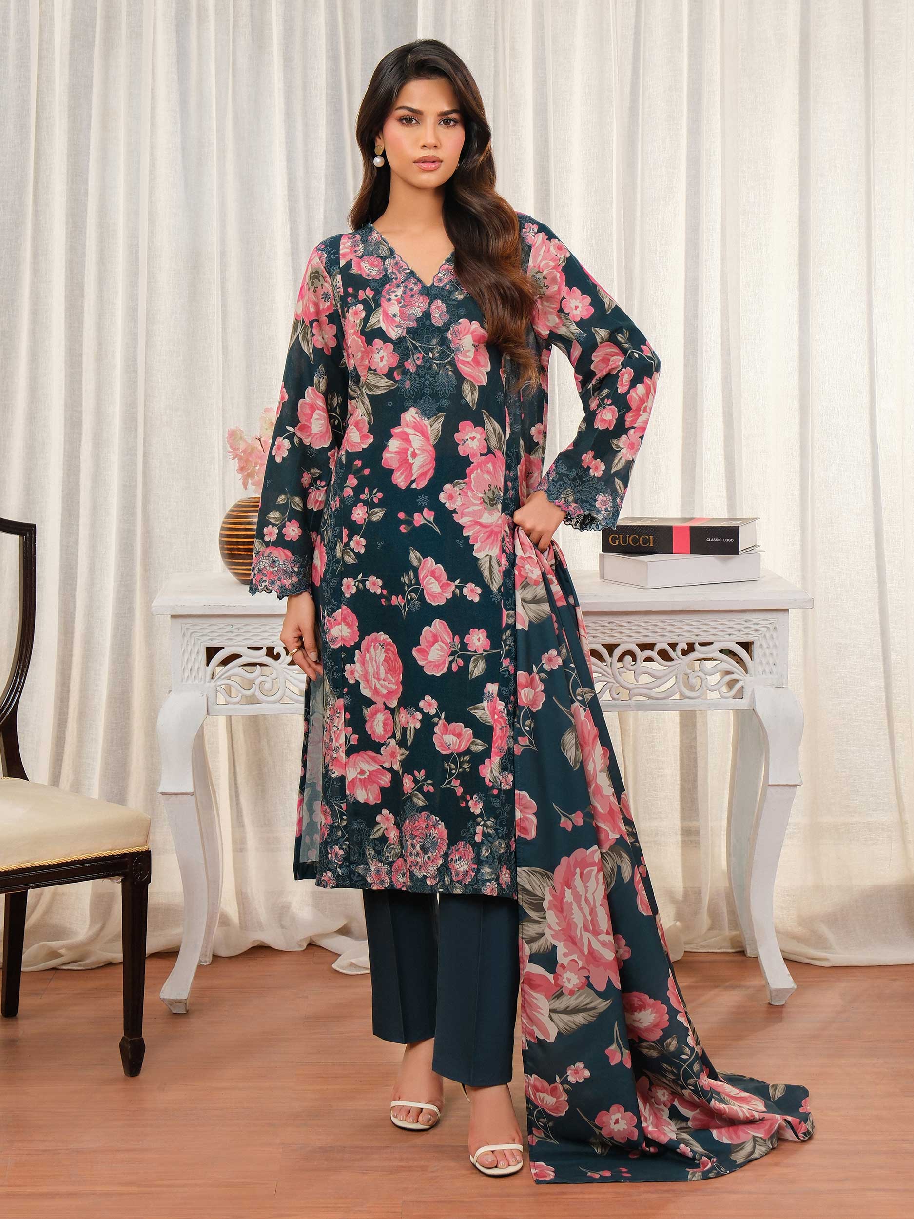 3 Piece Khaddar Suit-Embroidered (Unstitched)
